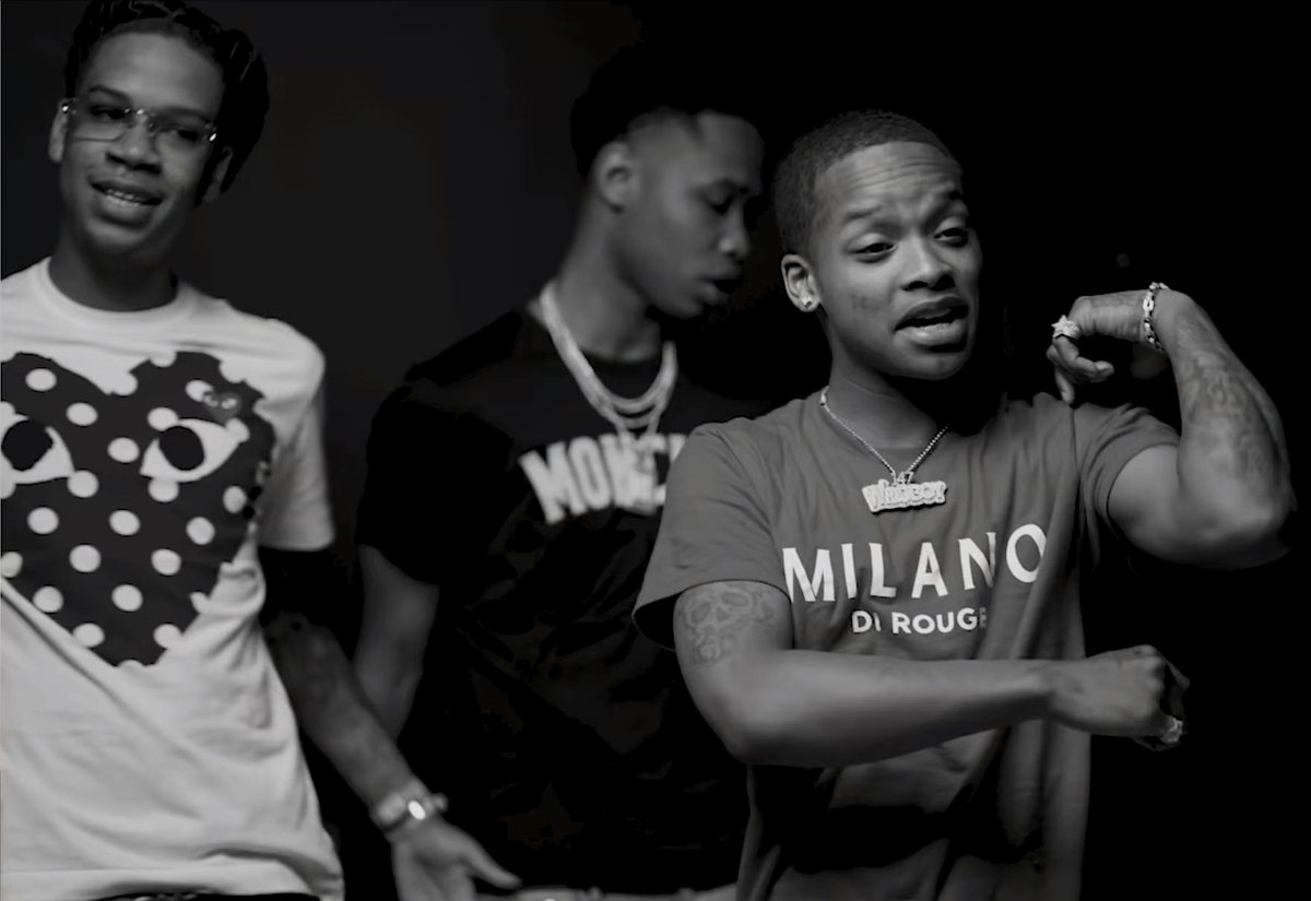 MidnightCyphs's tweet photo. New Video: Mak Bandz x Smoola - "Ordinary" (feat. Calboy) https://t.co/q69Lzcw1SJ https://t.co/guRL5Vwrip
