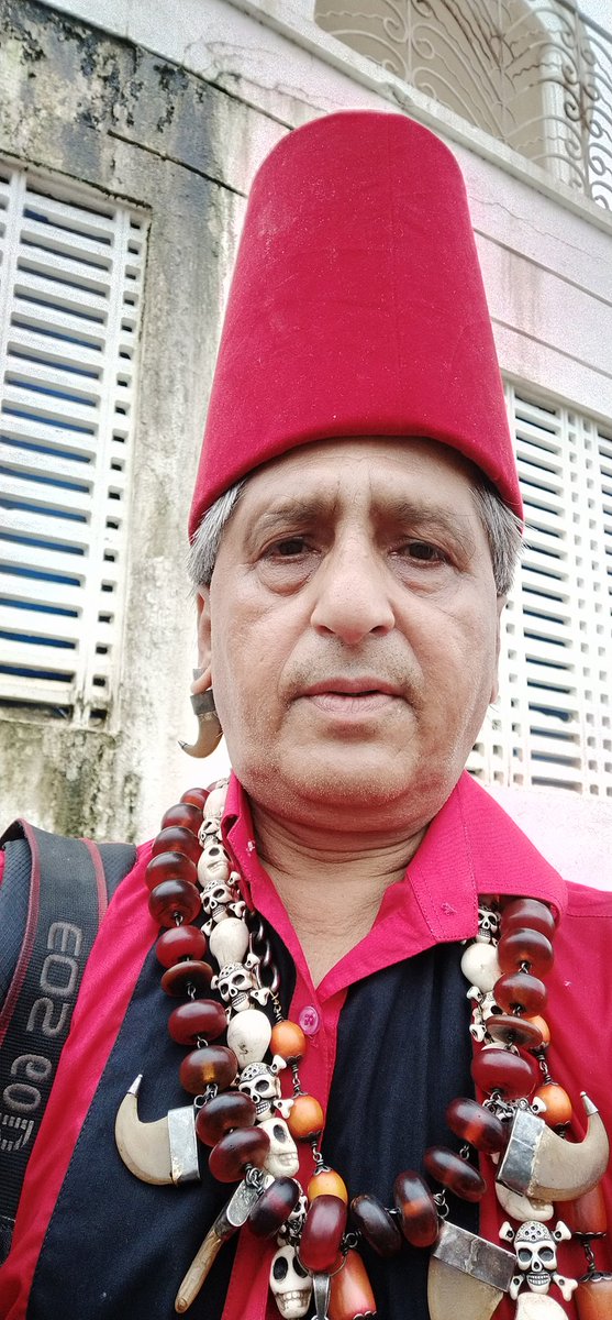 firozeshakir's tweet photo. Climbing up #KaneRoad #Bandra
According to eminent endocrinologist Dr Manoj Chadha #PDHinduja Hospital Mahim I have to for insulin as my blood sugar despite my walks is not coming down. https://t.co/Nk9ZAlYj5X
