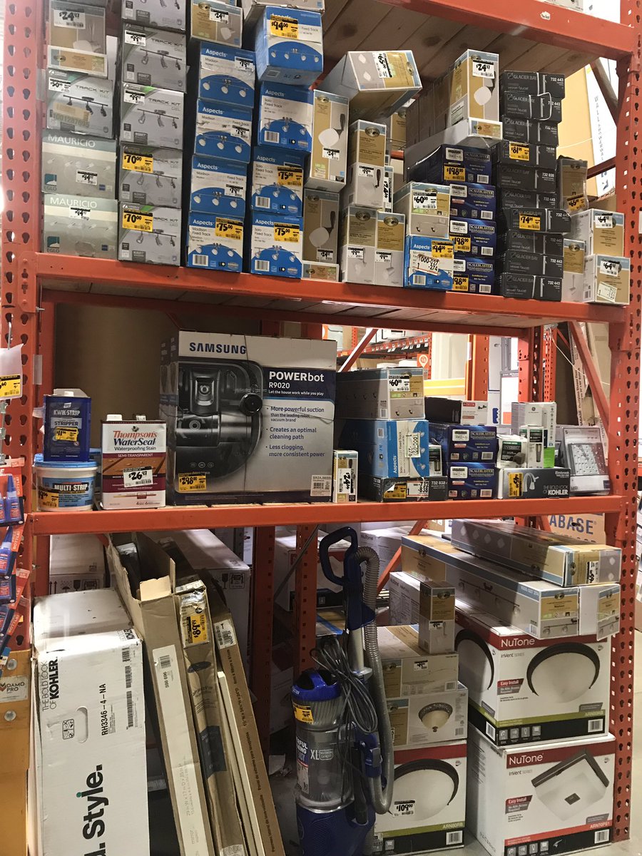 YolandaFoster18's tweet photo. DS James L making his clearance bay neat, clean, located and easy to shop. #ThisLooksGood #SellThrough @CornelyJohn @Lorrainbutler @dennison_bryan @JimLeo6 @Lena_0623 @okello163 @VDavis1229 https://t.co/gXAIlrBlRh