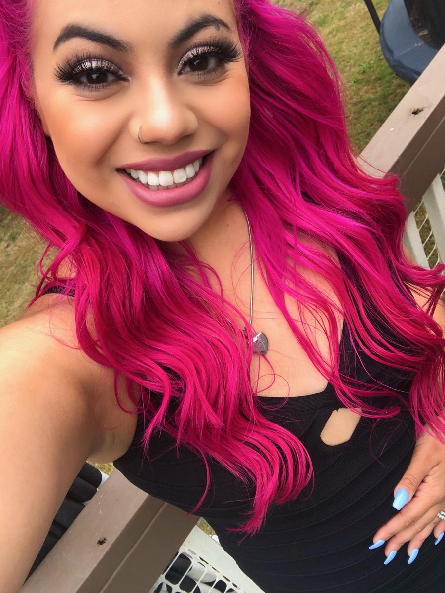 shoptruelashes's tweet photo. "Drama Queen" 💋 lashes by #shoptruelashes 💖
•
•
#lashes #beautiful #pinkhair #love #makeup #lashgoals #LoveIsand https://t.co/CnmeGhHNRI