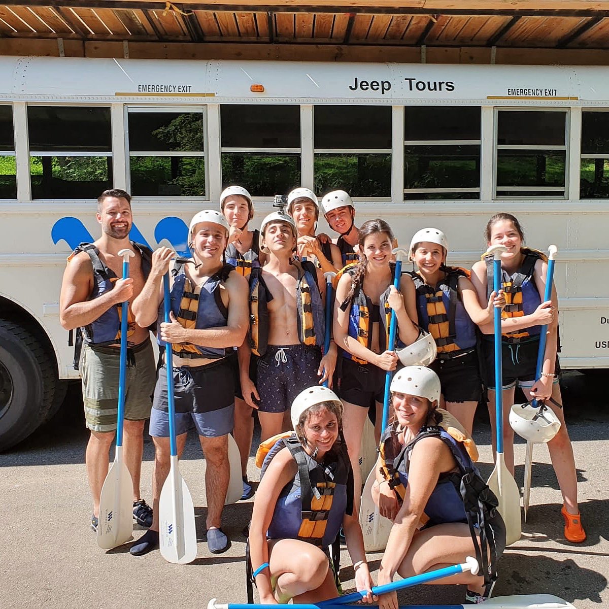 YoungLifeMadrid's tweet photo. Ayer lo pasamos GENIAL haciendo rafting 🚣‍♀️ Acabamos muy cansados, pero mereció la pena. Se nos está pasando volando el mes en USA! 🇺🇸 https://t.co/uh3CkW5Tm2