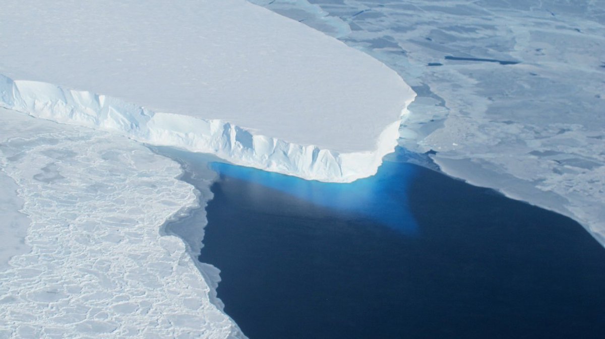 BiIndia's tweet photo. One of Antarctica's biggest glaciers will soon reach a point of irreversible melting. That would cause sea levels to rise at least 1.6 feet.

https://t.co/nD6n8yRrfv https://t.co/3joPgRvMVq