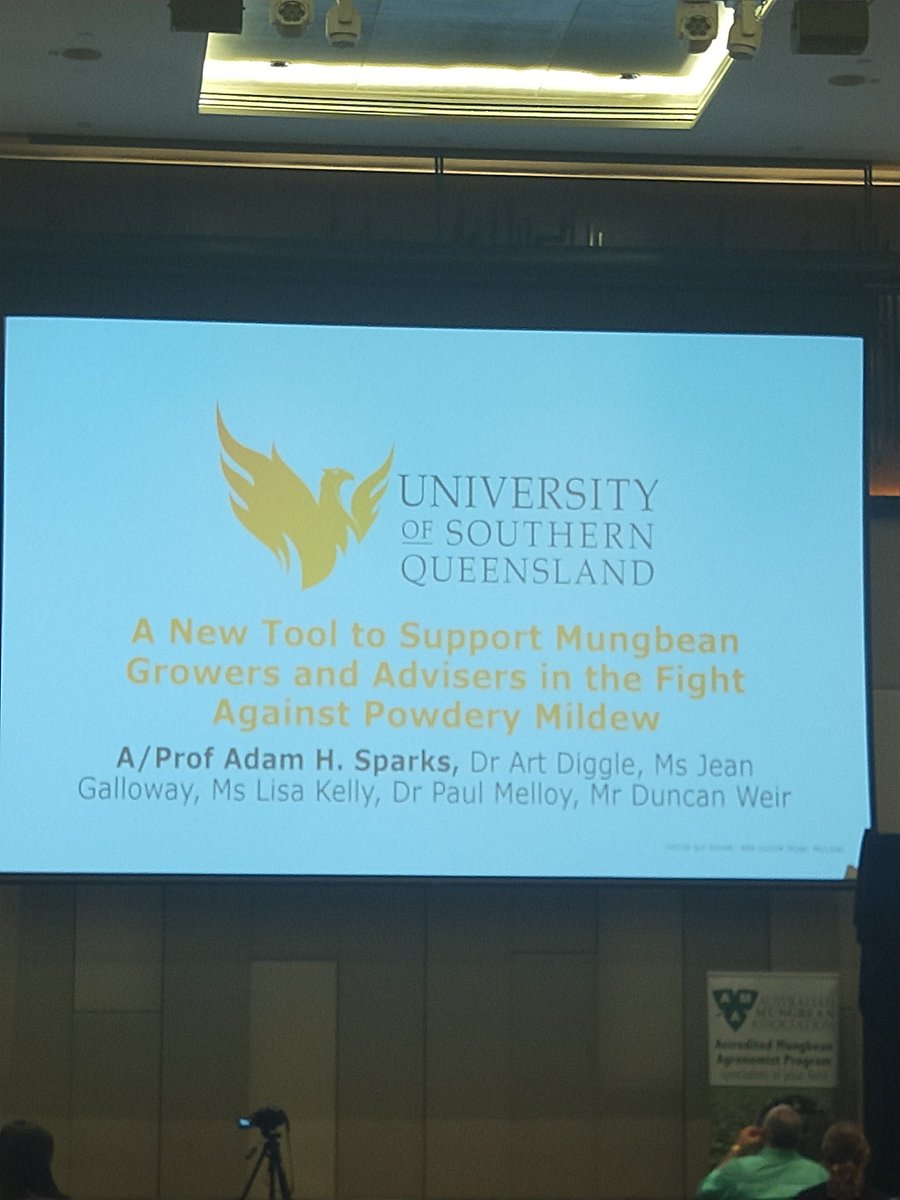 IACE_UniSQ's tweet photo. #USQResearcher @adamhsparks presents on a new decision support tool in the fight Vs #powderymildew
#PowderyMildewMDM App @AustSummerGrain
#ASGC19 #USQResearch #ThinkingWorks @usqedu @theGRDC @QldAgriculture https://t.co/5Ok5jdsb4l