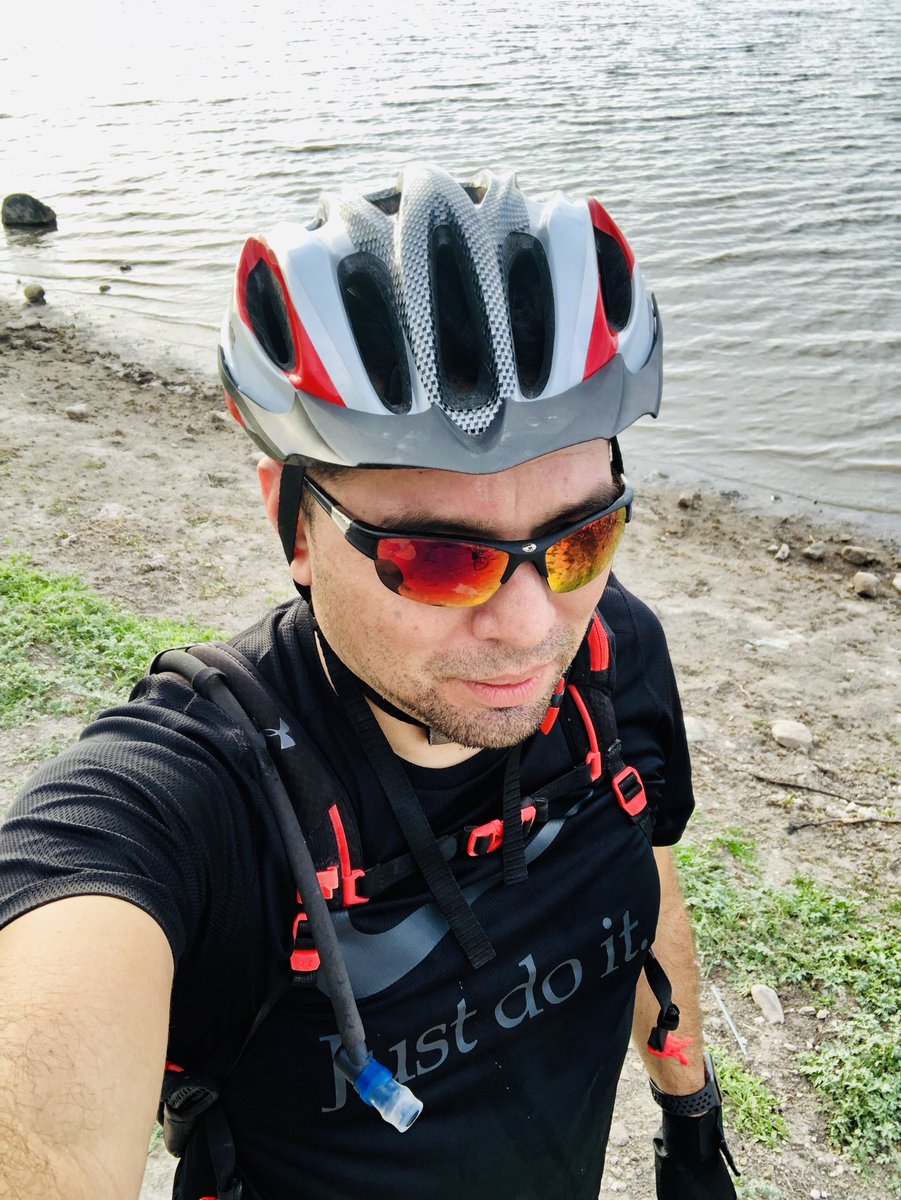 CsarCscs's tweet photo. Los martes son de rodar 🚴🏻‍♂️👍🏻 @yoelegicorrer1 @Yodeportescom @LoveRunSmile @MTBMountainBike @TrekBikesSpain https://t.co/eaJ28H9NcK