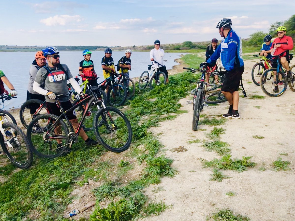 CsarCscs's tweet photo. Los martes son de rodar 🚴🏻‍♂️👍🏻 @yoelegicorrer1 @Yodeportescom @LoveRunSmile @MTBMountainBike @TrekBikesSpain https://t.co/eaJ28H9NcK