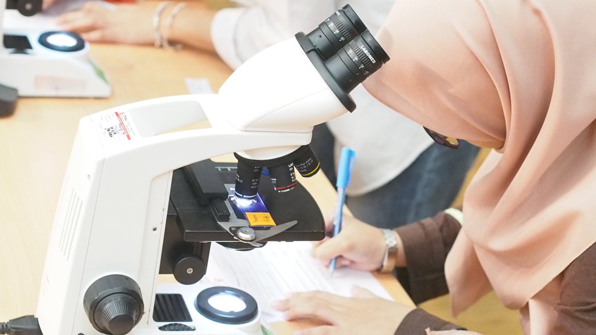 MSUmalaysia's tweet photo. Sharp-Eyed Scientist competition happening at MSU Chancellor Hall in conjunction with #HSW2019. 

Are you interested to be a Medical Laboratory Technologist? Find out more about the programm,
Diploma in Medical Laboratory Technology>>https://t.co/dP8jbxD9u6

#MSUmalaysia
#go2MSU https://t.co/80krlpAq2M