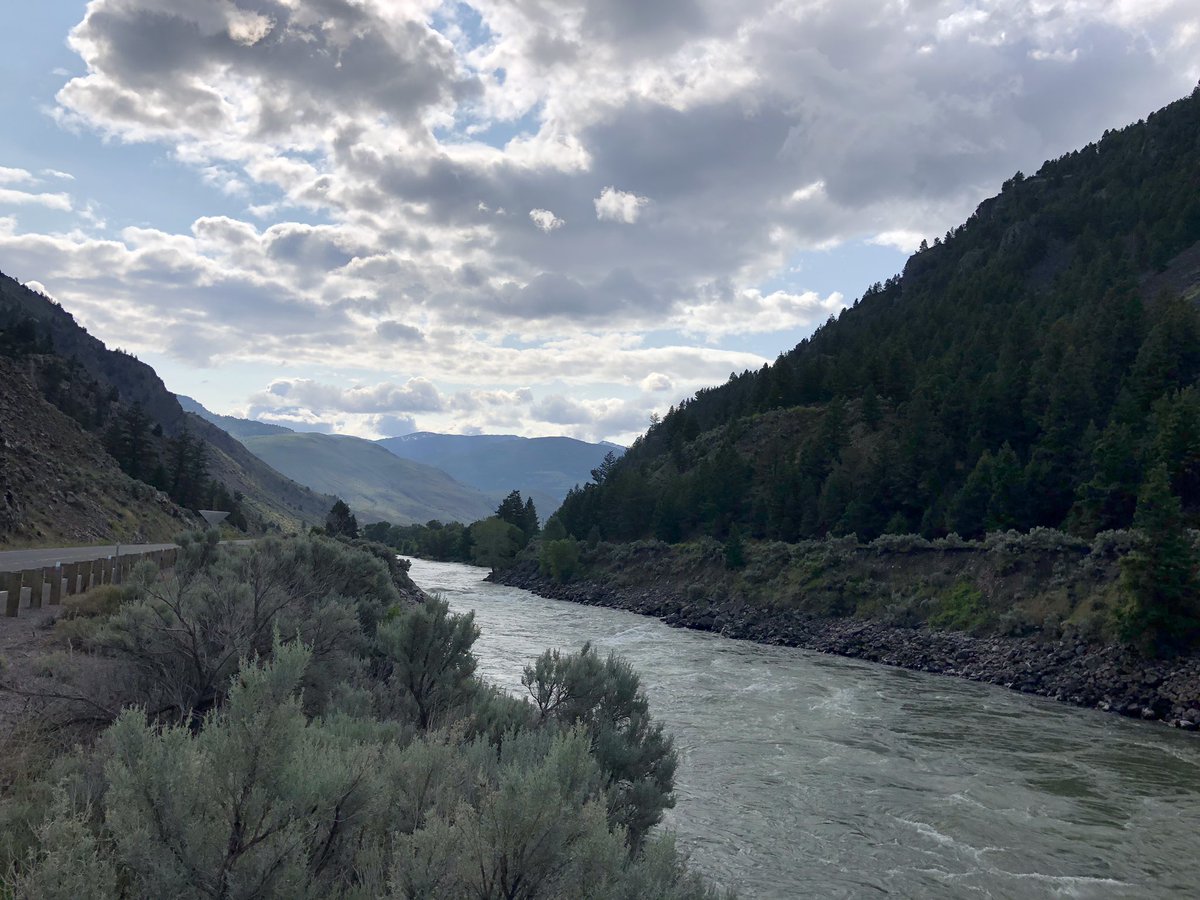 illini4000's tweet photo. Day 53: 85 miles from Gardiner, MT to Bozeman, MT. Ate our way though our route today, with huge thanks to @gilsgoods, @marksinandout, and @olivegarden for lots of wonderful food! #idefeetcancer #i4k #2019bikeamericateam https://t.co/Q4jj0Sv7A6