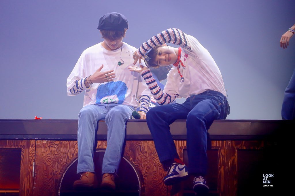 Angeltears_ILU's tweet photo. [ Vmin ] Thay vì trả lời câu hỏi “Khi nào Taehyung mệt mỏi nhất?” 

Jimin đã nói rằng: “Tớ ước rằng Taehyung sẽ không bao giờ mệt mỏi.”

Tình bạn của Vmin luôn đẹp như vậy đấy. Tình bạn đôi khi còn lãng mạn hơn cả tình yêu 💜

#MGMAVOTE + #BTS (@BTS_twt) https://t.co/xYocMIF41E