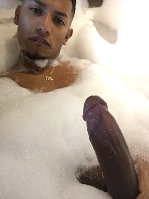 Good night my babies 😈🍆 RT if u want eat me 🤭 https://t.co/i2K4CZfrhx