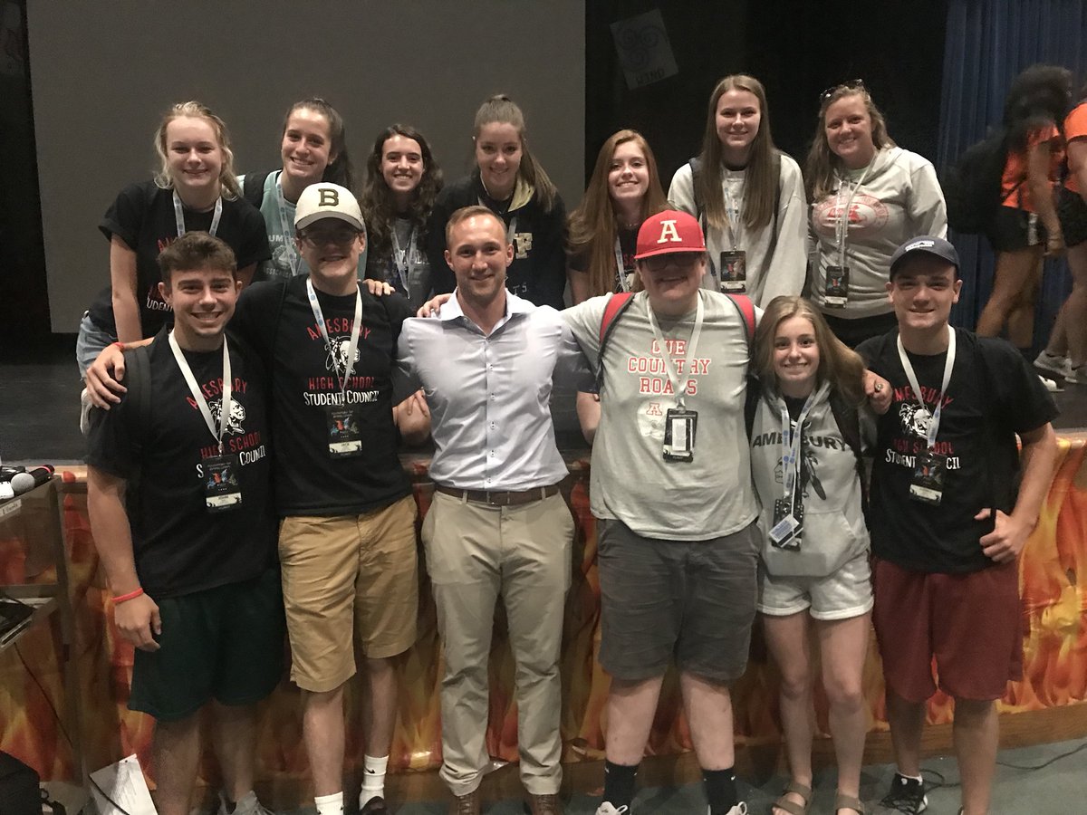 amesbury_stuco's tweet photo. the Diamonds were able to get a pic with Amesbury alum @JameyMroz!! Thank you Jamey for sharing your #mrozmission with all of MASC! @MA_StuCo #MASCElements https://t.co/ejItsLedBb