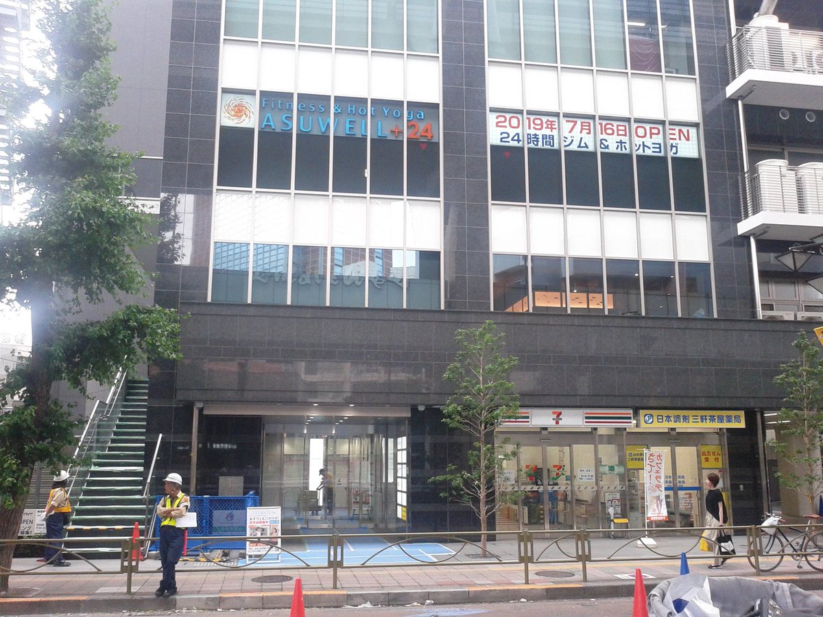 Park Lee 金沢まいもん寿司 三軒茶屋を自動ドアの外から偵察 オープン楽しみ 246沿いの三茶ビル 1階にセブンイレブン三軒茶屋玉川通り店 の2階 三軒茶屋 回転寿司 金沢まいもん寿司 まいもん寿司