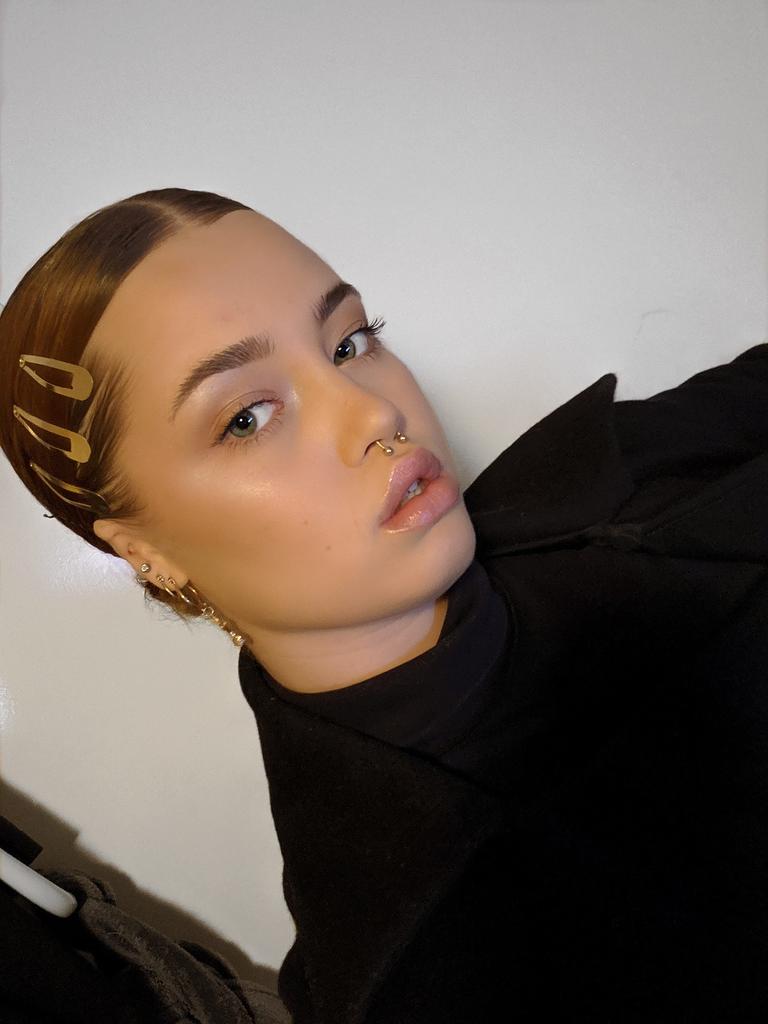 MakeUpByZebony's tweet photo. @MakeupRVLTN https://t.co/Nwh5n7amFa