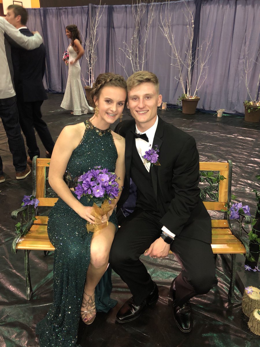 ShaylaWhitten's tweet photo. Happy birthday and 2 years to the guys who makes me smile every day😘 so glad i get to spend it with you on the beach! Thanks for all you do for me❤️ love you matthew💕@MatthewMorr28 https://t.co/w2H02WHDmp