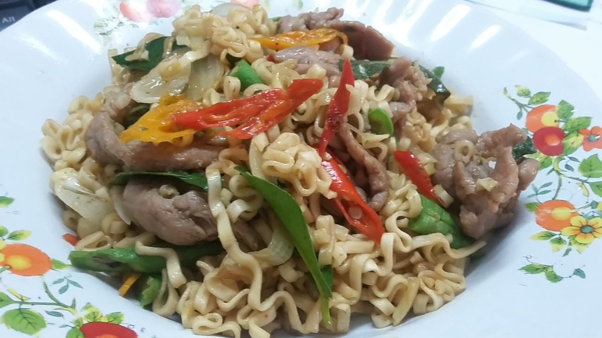 PimSonrpong's tweet photo. ♥ผัดขี้เมา♥
◆ Thai food◆
My Cooking By: Pim Pim
#strong #nice #niceday #happiness
#today #hello #happy #work #goodlife #photo #thailand #menudesign #menuthai #thairestaurant #foodsthai #foodsdesign #menu #Thaimenu #Thaifood #Thailand #America #USA #Australia
#europe https://t.co/Y4h1CXSrKn