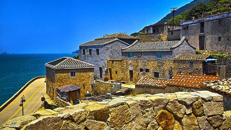 Taiwan_Today's tweet photo. Classical #Fujian-style buildings overlook the coast in #Qinbi Village of #Beigan Township in #Taiwan's outlying #Lienchiang County. The traditional settlement is a popular draw for tourists to the #Matsu archipelago. (Courtesy of #Tourism Bureau) https://t.co/KPK8FN5fP0