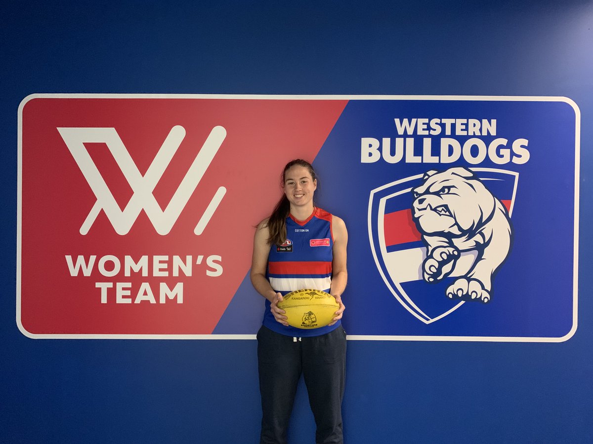 WesternBulldogs AFLW (@bulldogsw) on Twitter photo <a href="/westernbulldogs/">Western Bulldogs</a> Our 🇺🇸 Marshall becomes the first American to sign an <a href="/aflwomens/">AFL Women's</a> contract!
#MightyWest <a href="/westernbulldogs/">Western Bulldogs</a> Our 🇺🇸 Marshall becomes the first American to sign an <a href="/aflwomens/">AFL Women's</a> contract!
#MightyWest