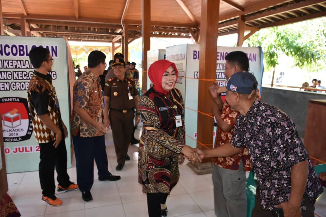 humasGrobogan's tweet photo. Bupati Grobogan memantauan Pelaksanaan PILKADES SERENTAK Di Kabupaten Grobogan Tahun 2019.
#groboganindah #groboganbersemi #wisatagrobogan #groboganmaju #groboganjaya #purwodadigrobogan #purwodadijateng #visitgrobogan #visitpurwodadi #grobogangayeng
#peninjauanpilkades #pilkades https://t.co/MlBlZgkbP2