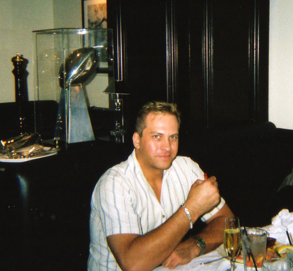 twabster's tweet photo. Myself dining at Shula's years ago, treating a close friend & her kids, for Thanksgiving. Lol... Care to join me ? 😘 #DateSelfie https://t.co/rOroByYHFO