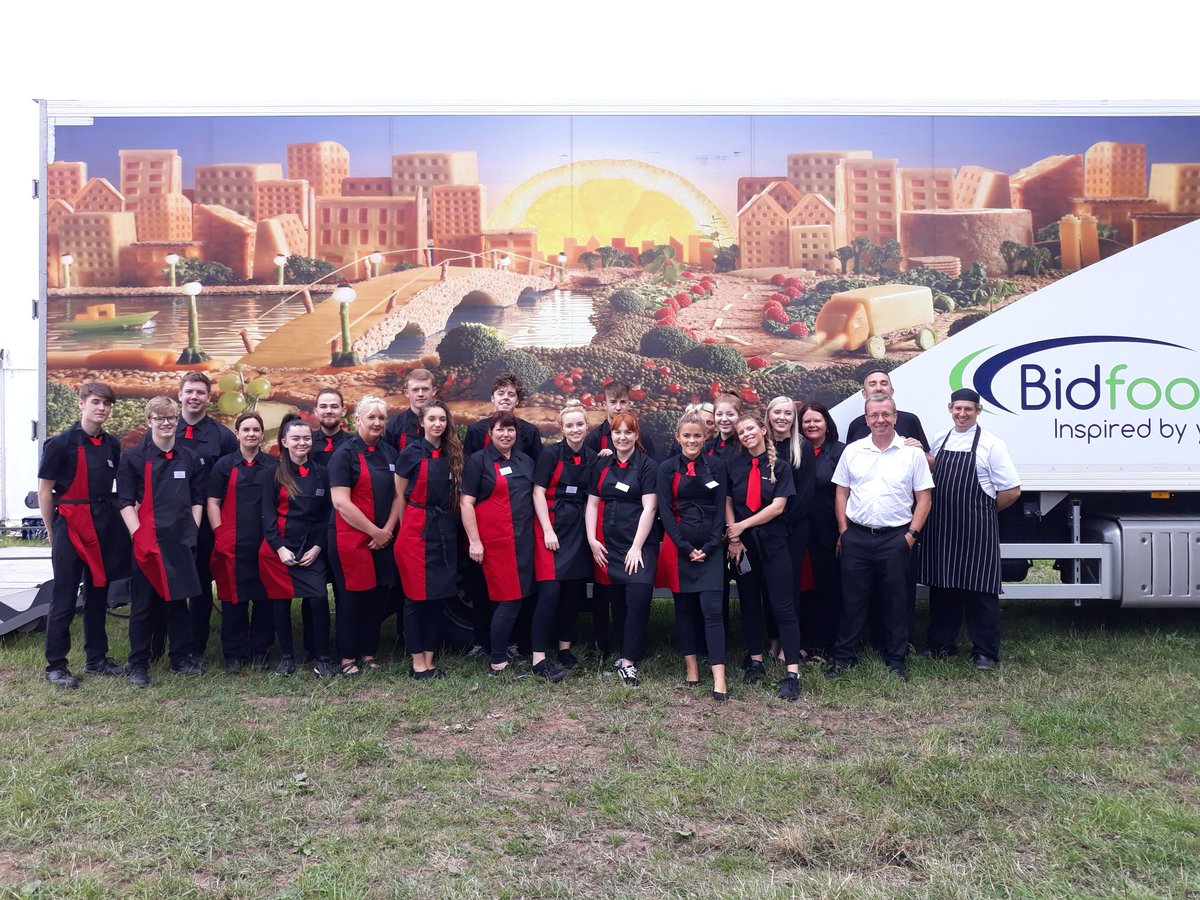 KesleyHull's tweet photo. Busy busy week at Staffordshire graduation..... 14,000 bottles of Tosti prosecco drank 😀😀🥂🥂
@BidfoodUK @Staff_Uni_Food #Graduation2019 @unity https://t.co/WTt3y8LEqn