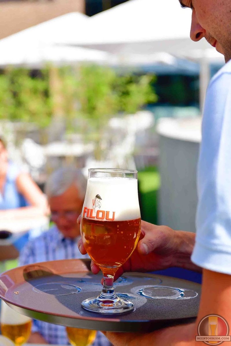 Beer_Tourism's tweet image. Filou served at Bierkasteel Vanhonsebrouck... With its large terrace, restaurant, a (beer) cocktail bar and a pub at your disposal it's the ultimate beer destination to spend a hot summer day and evening. ow.ly/HPEX50uStCU #filou #bierkasteel #vanhonsebrouck #belgianbeer