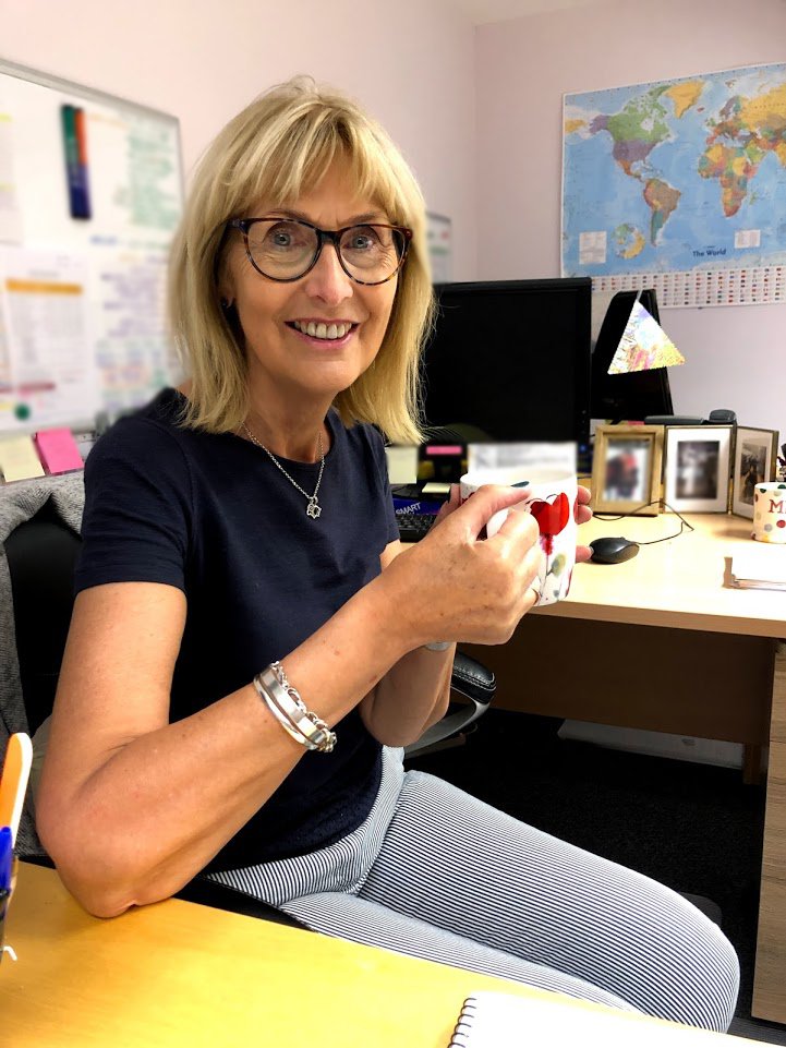 Look who popped in for a visit! 

Who can believe it's been over a year since Ailsa retired? 
#teabreak #goodtiming