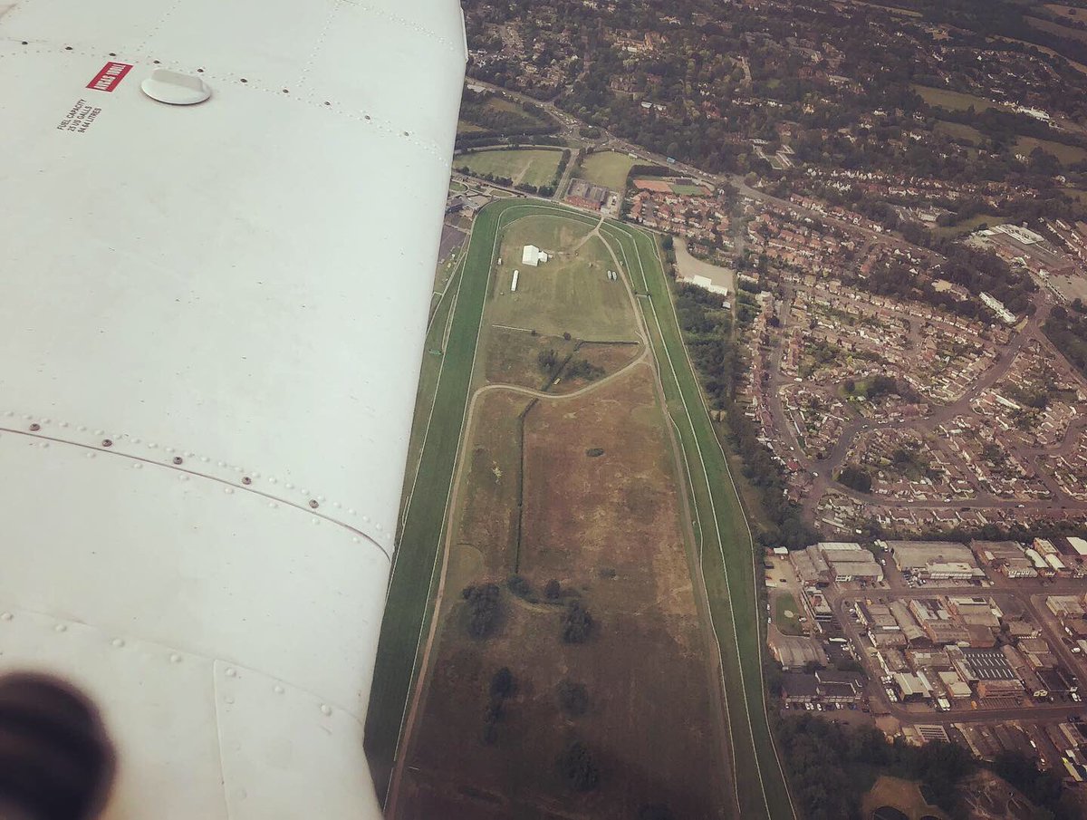 Happy #wingwednesday to all @HARTResearch @LisaMSutch @sjholt50 @jmac392 @VenetiaJane @co_sharp35 @OutSpok32579262 @maraleitan @PilotDeborah @avgeekretweeter @Turweston_Tower @ChrisZehntner @rob_northern 🛩 ⛅️ ☀️