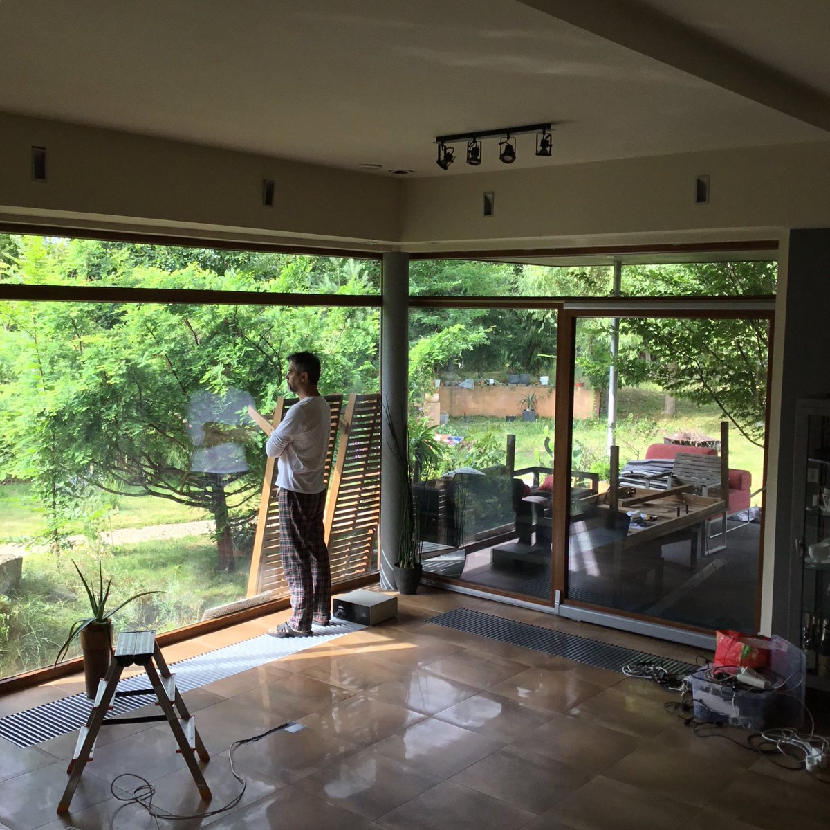 applemuzeumpl's tweet image. Dotychczasowa lokalizacja naszego muzeum przeszła do historii. Nagle zrobiło się cicho i pusto...po 4 latach pokój i cały dom znów będzie pełnił dawne funkcje :) Pozostało mnóstwo wspaniałych wspomnień!