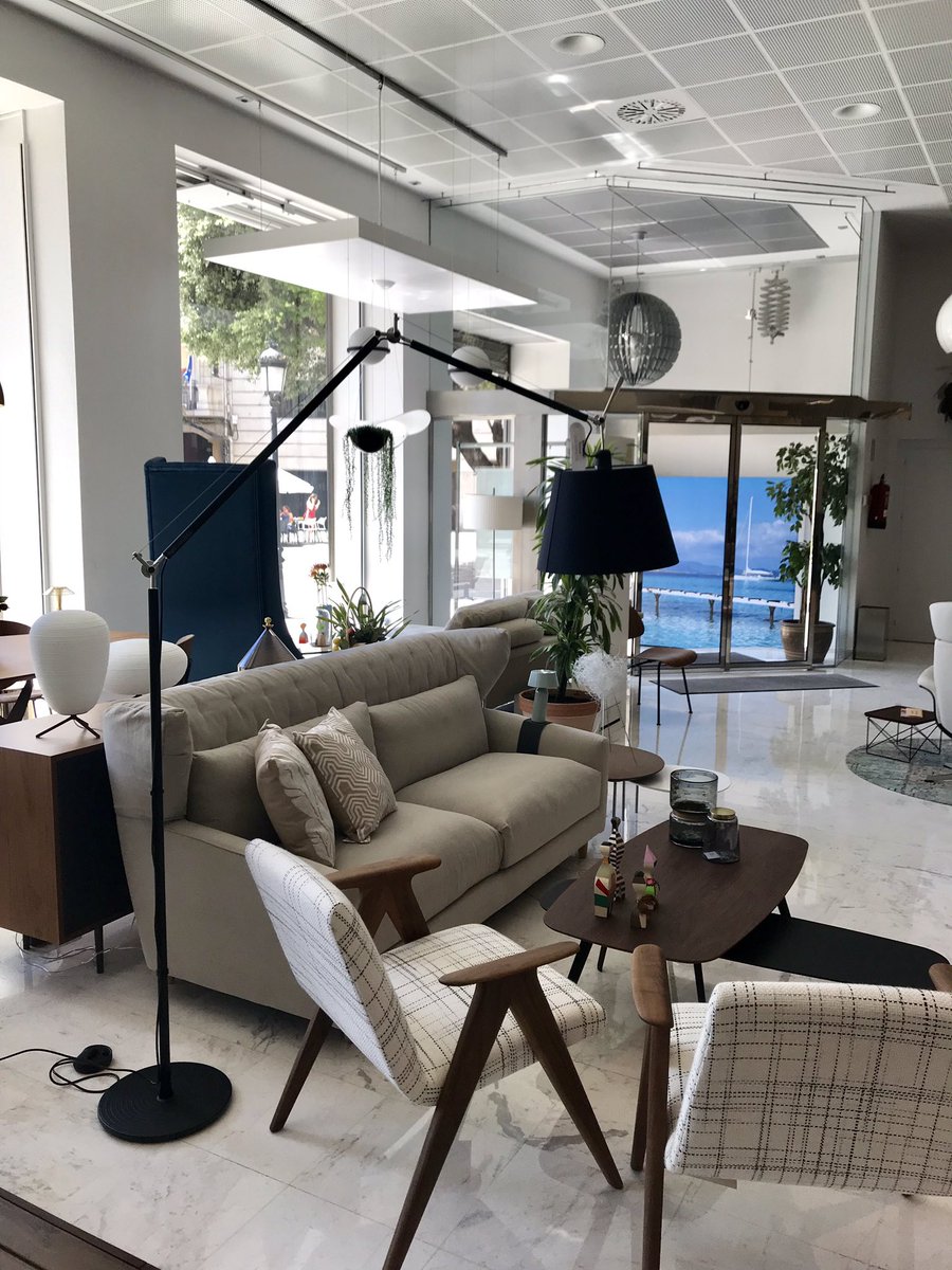 DIMALBACETE's tweet photo. La lámpara de pie Tolomeo, Artemide.
https://t.co/iV8FiBAfS5  #Interiordesign #Decordesign #Decoracion #IdeasDeco #Interiorismo #mobiliario #iluminacion #lamparas #complementos #sonido #proyectodecoracion #reformas #Artemide #Tolomeo https://t.co/WiLa6kQ8yC