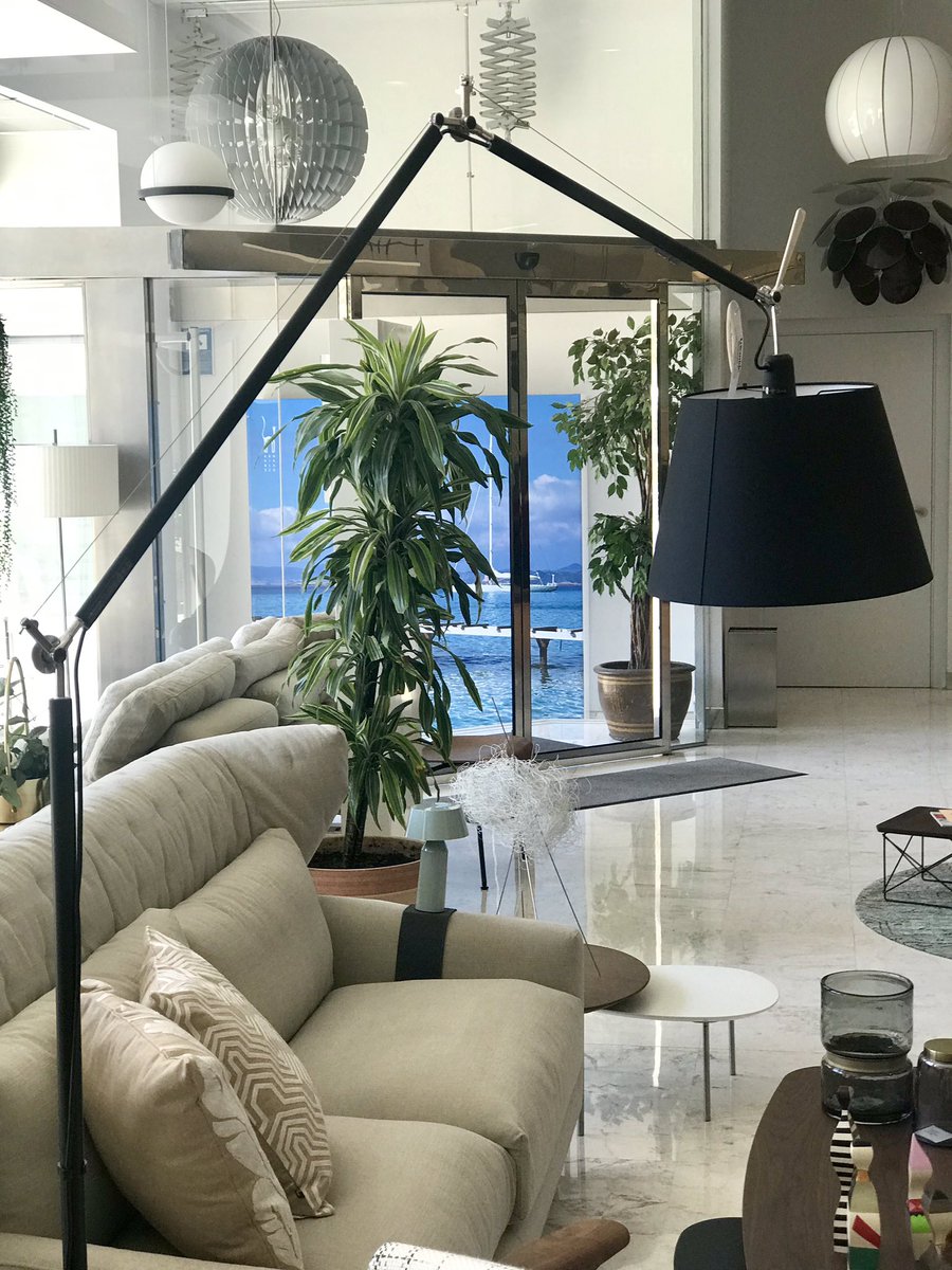 DIMALBACETE's tweet photo. La lámpara de pie Tolomeo, Artemide.
https://t.co/iV8FiBAfS5  #Interiordesign #Decordesign #Decoracion #IdeasDeco #Interiorismo #mobiliario #iluminacion #lamparas #complementos #sonido #proyectodecoracion #reformas #Artemide #Tolomeo https://t.co/WiLa6kQ8yC