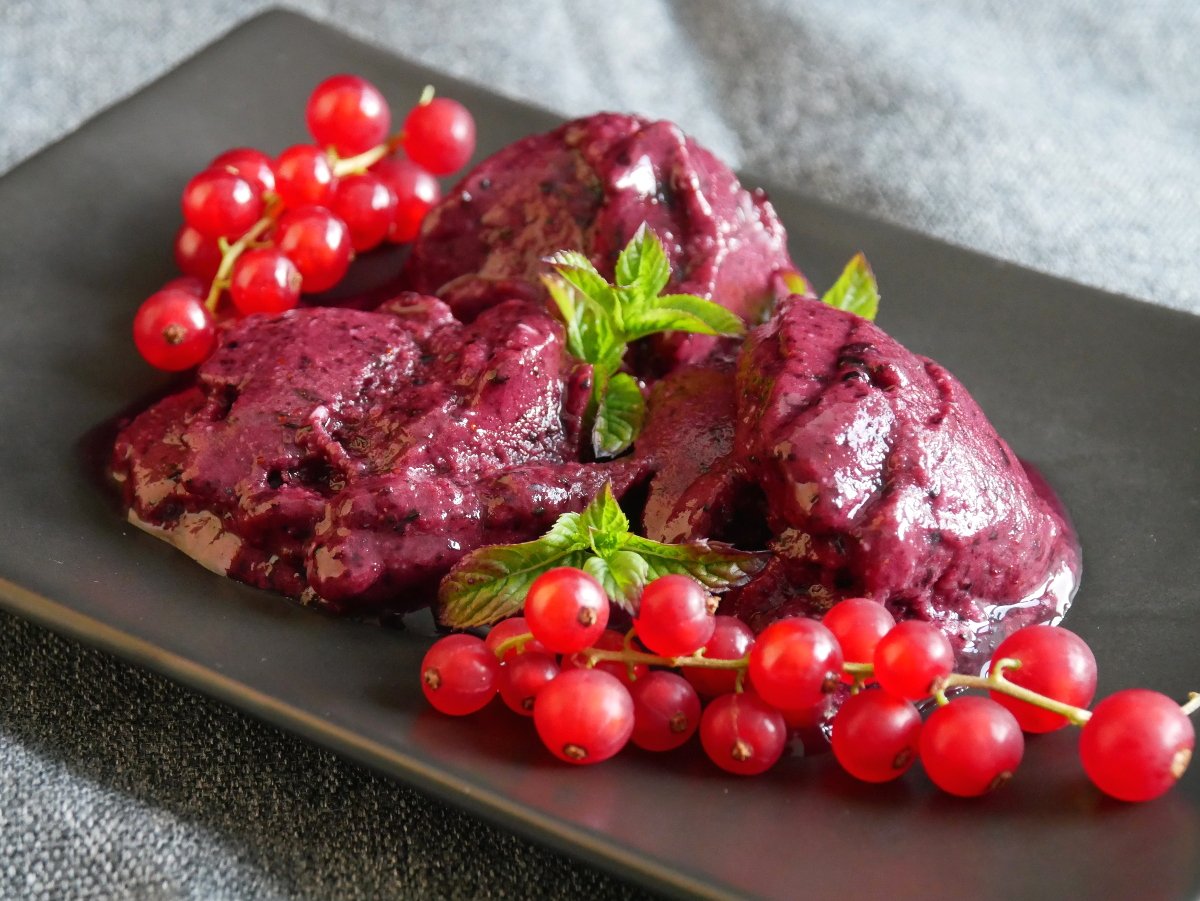 This healthy berry-nut icecream with insect protein is sugar-, dairy- and glutenfree, but full of superfoods and nutrients!

#entomophagy #edibleinsects #insektenessen #foodinsects #healthyfood #icecream #sustainablefood #futurefood #berries

foodinsects.de/rezepte-mit-in…