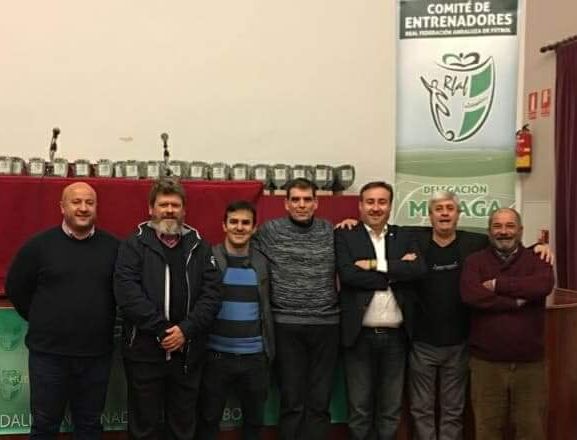 Comienza una nueva temporada, nuevos retos, nuevas ilusiones, nuevas metas.....Mucho animo a todos, con esfuerzo y trabajo, las cosas salen adelante.
Nosotros desde este Comité de Entrenadores, tambien preparamos la nueva temporada, con renovadas ilusiones y retos.