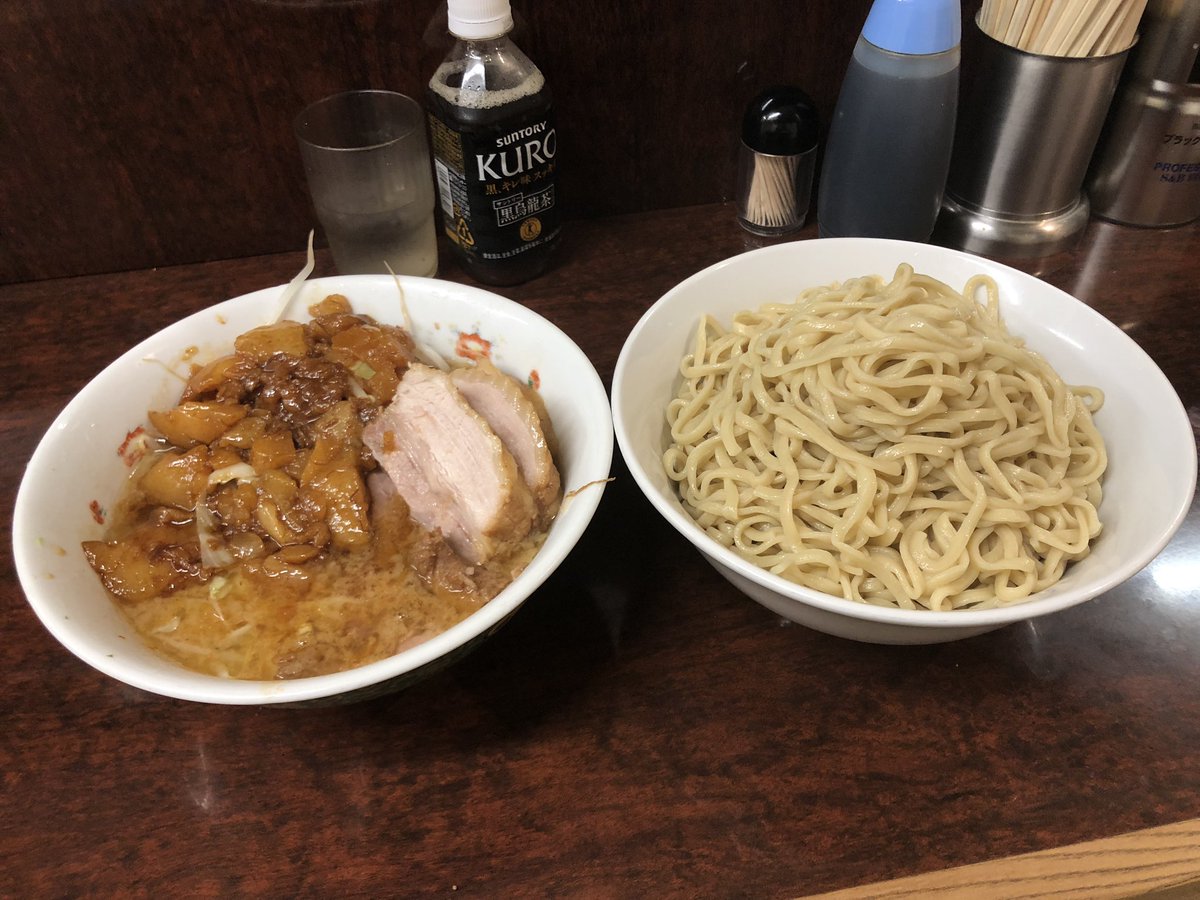 マトモ Twitter પર めじろ台二郎 つけ麺 アブラマシマシカラメ 黒アブラが最初はしょっぱいんだけど口の中で甘くなるのが最高 つけダレはゆず風味で細麺と絡んでさっぱり食べれる夏にオススメの二郎でした