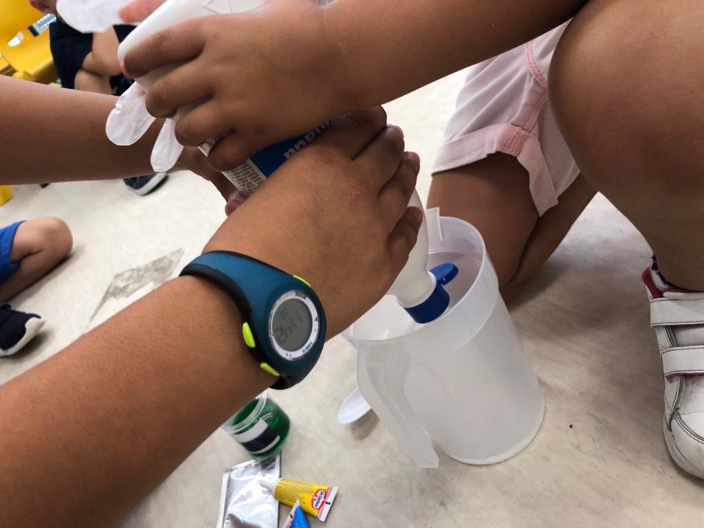 SummerCampHBST's tweet photo. Later they did an experiment to make “Elephant Toothpaste!” #SummerCampHBST #science #discovery #experiment @HBSTORREJON https://t.co/h0OaNysroA