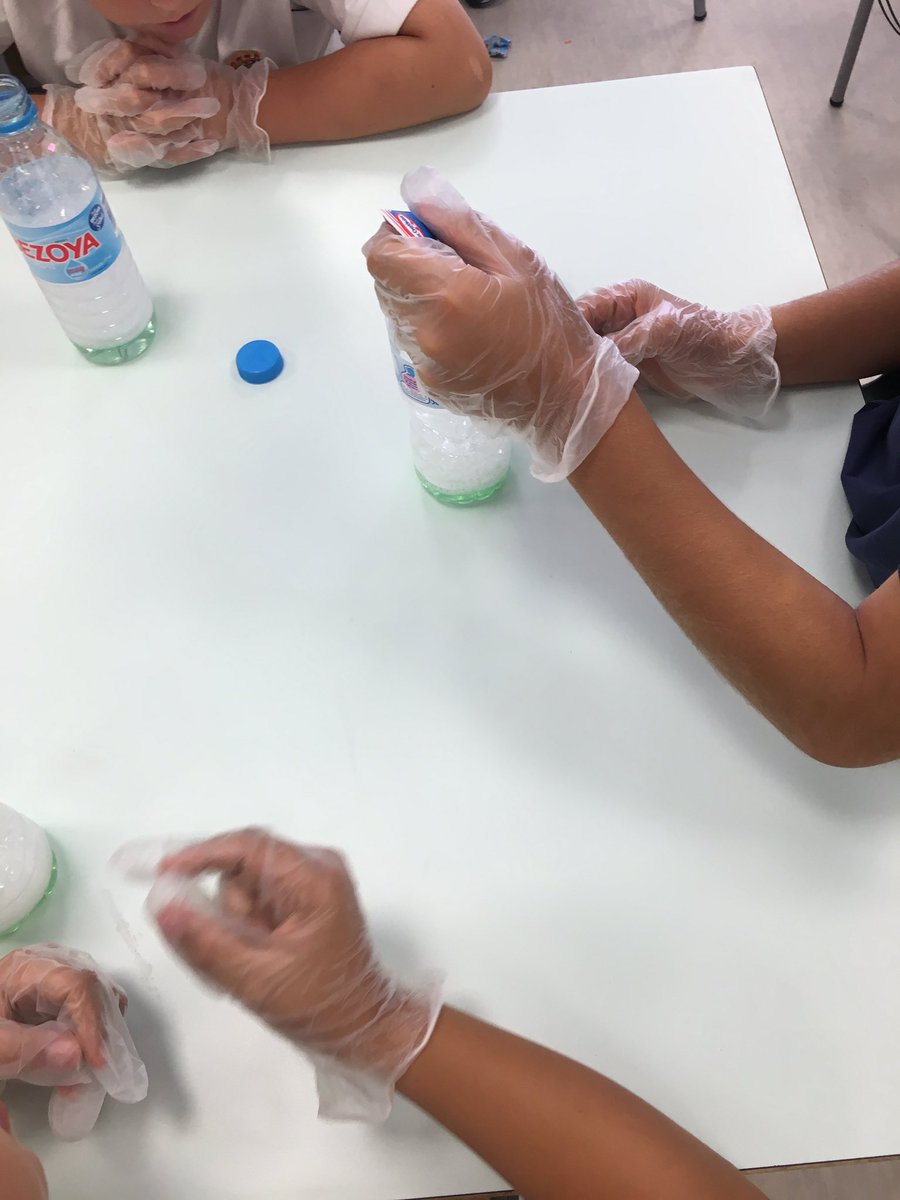 SummerCampHBST's tweet photo. Here are more pictures from the “Elephant Toothpaste” experiment. #SummerCampHBST #science #discovery #experiment @HBSTORREJON https://t.co/1UxOt03jm1