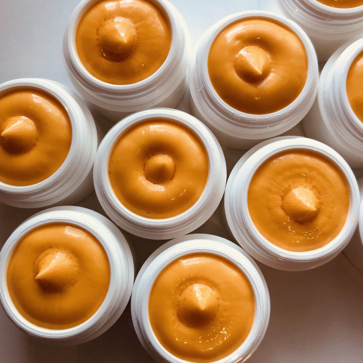 janescrivner's tweet photo. When you nip over to the #skinkitchen and the ‘pour’ is OO Cream 5ml samples and you still think they are SO CUTE that you stop to take pictures! #skinvested #skinterested #skinproduction #colloidaloatmeal #vanilla #rawrosehip #argan #whitebirch #aloe #springwater #smallbatch https://t.co/k4qbZaTVPD
