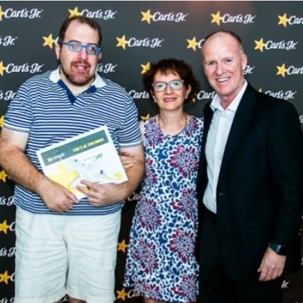 aspadir_'s tweet photo. ASPADIR recibe una de las estrellas solidarias que ha concedido la cadena Carl's Junior, por nuestro trabajo por la inclusión de las personas con discapacidad y sus familias en el municipio de Rivas. Muchas gracias a Carl's Junior España por este reconocimiento. https://t.co/52KEzpC74e