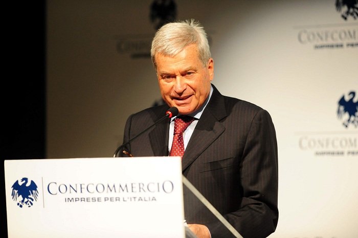 Confcommercio's tweet photo. Il presidente #Sangalli su il @sole24ore : "No ad aumenti #Iva e scorciatoie sul lavoro" https://t.co/yvNmADueMC @MinLavoro @MEF_GOV https://t.co/t6c0MXVNKx