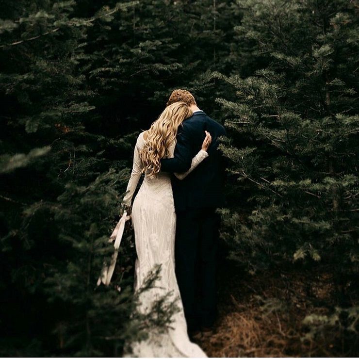 #WeddingWednesday #SevenIvoryBrides #FusionWeddingPlanner Photography : benjaminpatch | Wedding Dress : ruedeseinebridal 
via Fab Mood