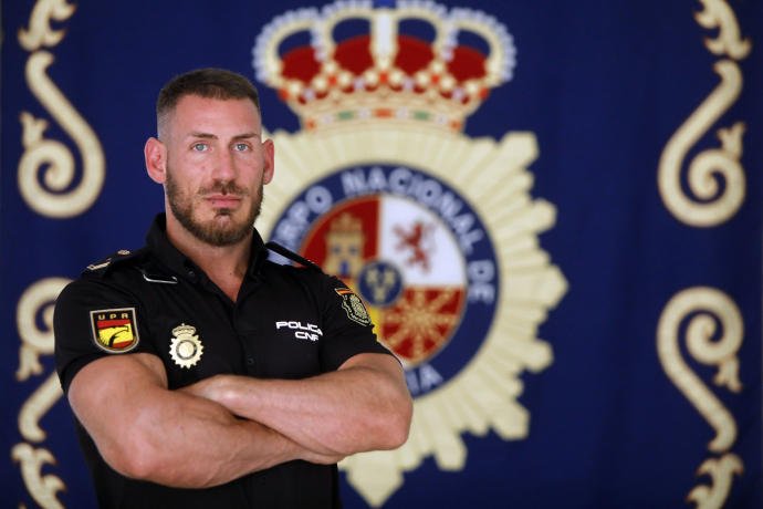 levante_emv's tweet image. 👮‍♂️ El #policía de #València que detuvo a un hombre en #NuevaYork tras una agresión a otro agente: "No pensé en el riesgo del momento, solo en evitar que le robara el arma al policía" levante-emv.com/sucesos/2019/0… por @TeresaDomin9uez #Sucesos @policia @polprvalencia