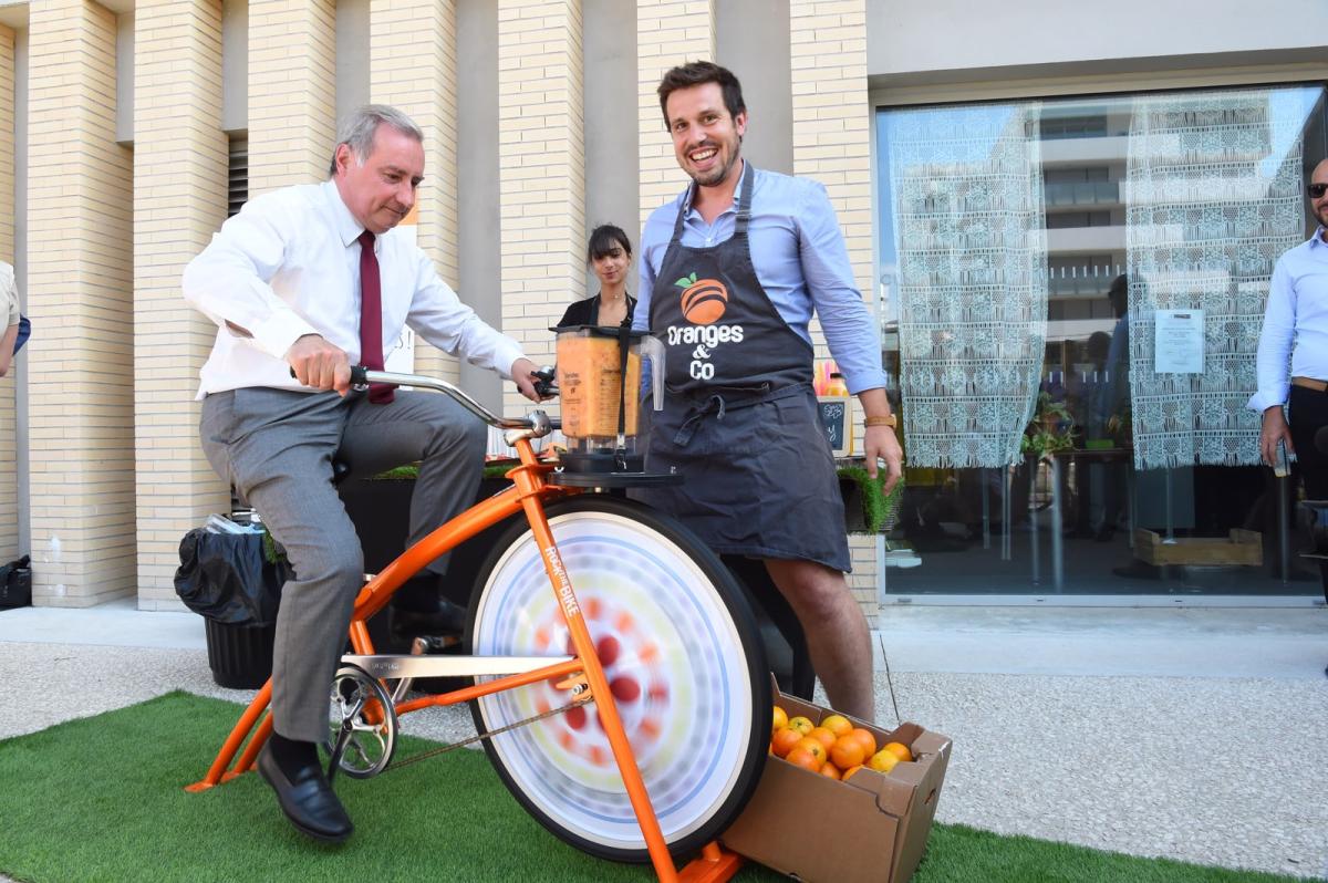 orangesandco's tweet photo. Un véritable Fruit D'Artifice pour l'Inauguration de la Promenade des Sports sur l'EcoQuartier de la  Cartoucherie avec Mr Le Maire @jlmoudenc :
👉🏻 Animation Vélo Smoothie 🚴🍊🍉🍍🍓🌿🍑
👉🏻 Bar à Eau Détox🍊🌿🍋🥒🍈
👉🏻 Virgin Bar 🍋🌿🍓

Merciii 🧡🍊 https://t.co/WvHV7xpVce