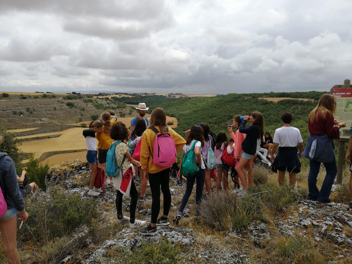 edith_stbc's tweet photo. Nos encantan las excursiones por el monte en #StbcFuentesauco2019
Hoy caminata aprovechando que las temperaturas han bajado ❄❄☀☀
#StbcUnidosEnTi  #StbcJovenes https://t.co/bjzo6gzgjK
