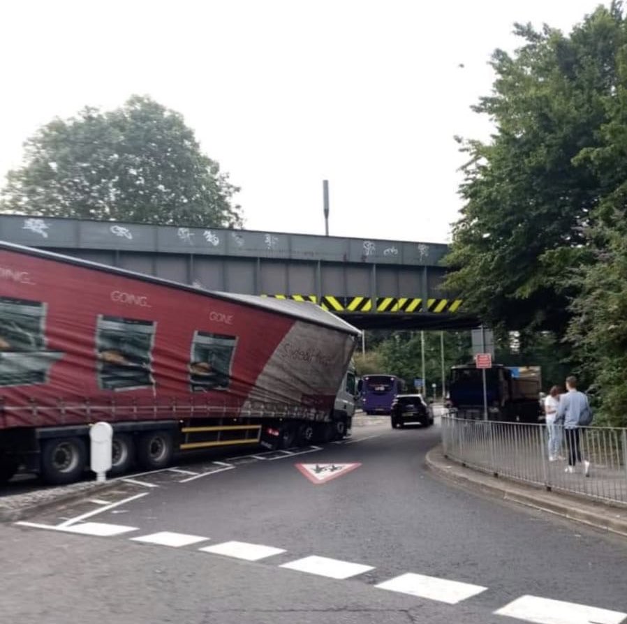 Lorry crashed into Hertford North railway bridge this morning. Lorry has been cleared and road now open. #Hertford