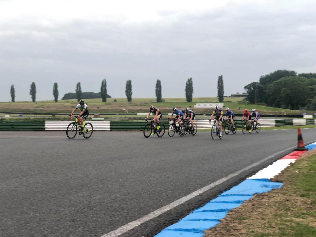 Fin Preece taking the win on his Scott at Mallory road race league last night🏆🚲 <a href="/bolsover_school/">The Bolsover School</a> <a href="/BolsoverSSP/">Bolsover District Active Schools Network</a> <a href="/CycleDivision/">CycleDivision</a>