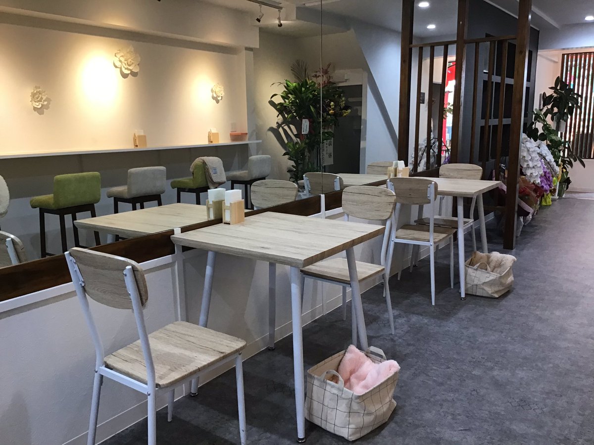 CafeGalva's tweet photo. お店の一階はお会計場所、テーブル席、カウンターがあってお一人様からでも入りやすい感じになっているので���つでも気軽に御来店ください❣️😆✨ https://t.co/Y9XpKNyX0A