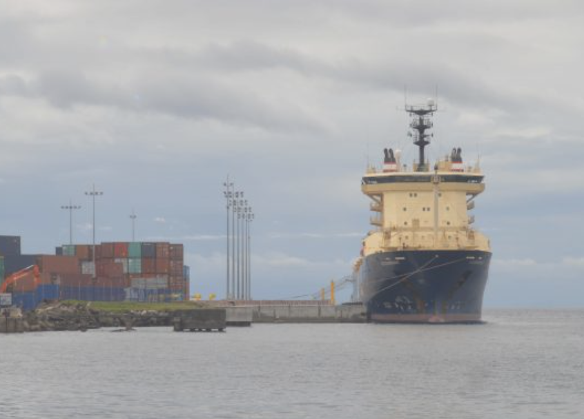 StefArmbruster's tweet photo. Solomon Islands set for start of 4,700km Coral Sea Cable installation to #PNG and Australia on weekend, French ship has arrived in Honiara, project reportedly running on time https://t.co/XO0sdcuaW4 via @SIBCOnline | #PNG #auspol @VocusComm https://t.co/YgPhytOisL
