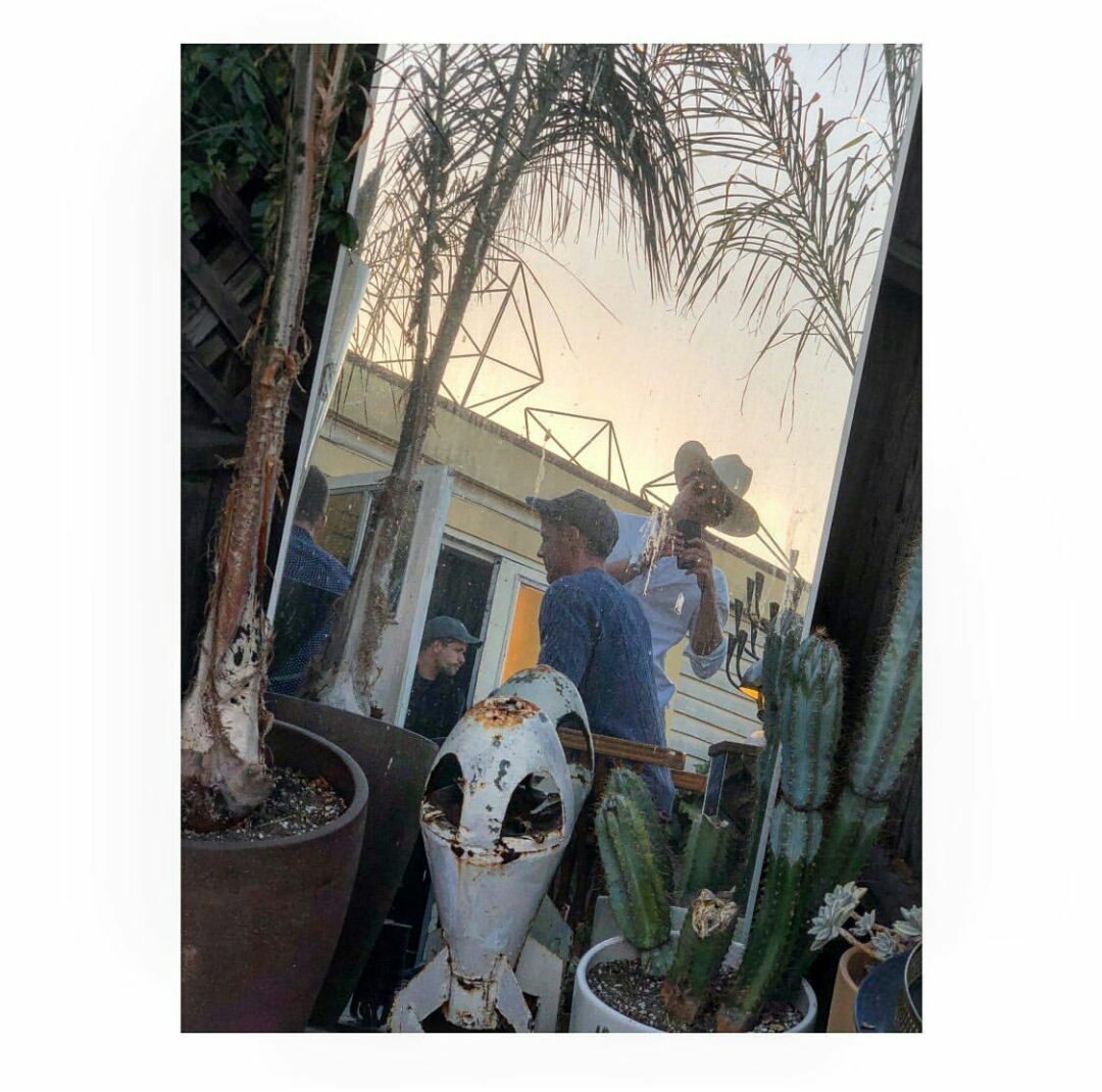 CarverFrance's tweet photo. #PHOTO de Charlie sur instagram! Il était à Venice en Californie. https://t.co/YB8O53ZfX9
