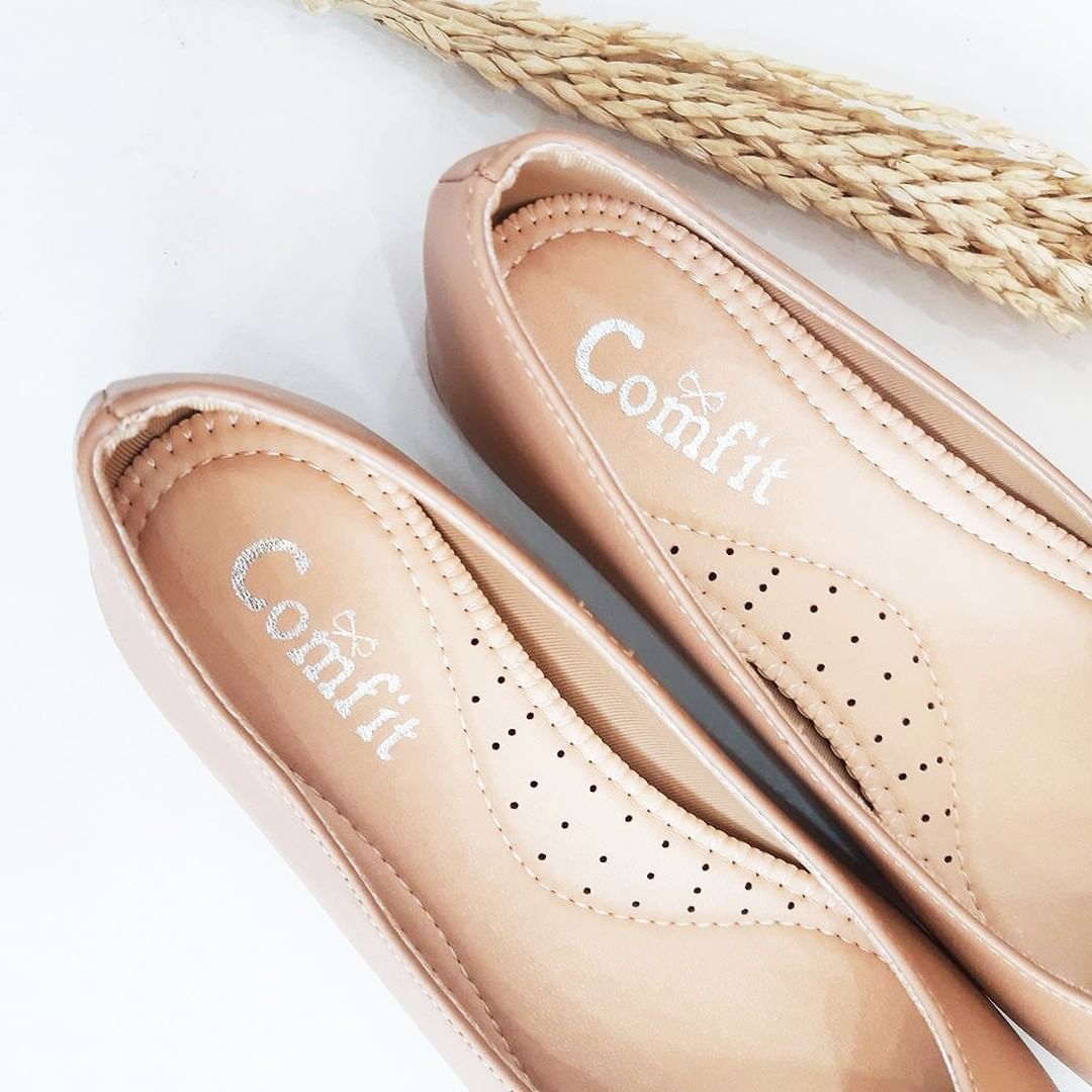 comfitshoe's tweet image. If you don't believe in love at first sight, here's a photo of #TheNaples flats to change your mind 💕 

See more at instagram.com/comfitshoe