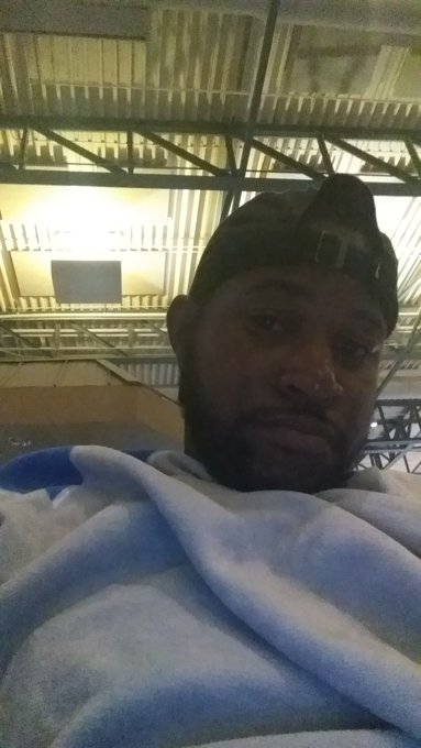 Up herw early at the airport https://t.co/o2Ul3kikQc