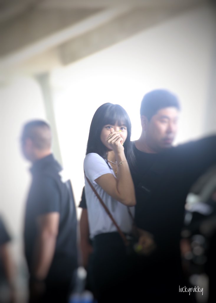 lucky_rukky's tweet photo. หน้านิ่ง หน้าหงึ และ มินิฮาร์ท😆 #WelcomeHomeLalisa #LISA #LALISA #BLACKPINK https://t.co/WeUf8EB0D9