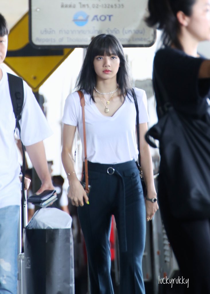 lucky_rukky's tweet photo. หน้านิ่ง หน้าหงึ และ มินิฮาร์ท😆 #WelcomeHomeLalisa #LISA #LALISA #BLACKPINK https://t.co/WeUf8EB0D9